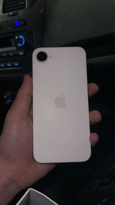 Продам Айфон 16е