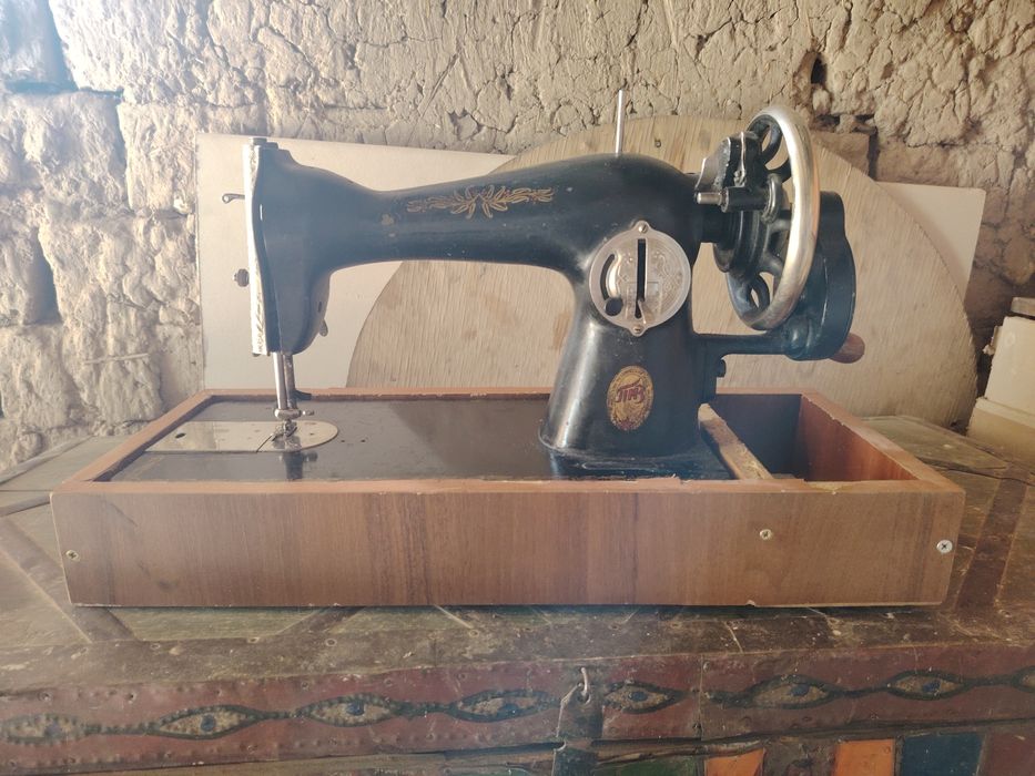 Швейная. Машина ..