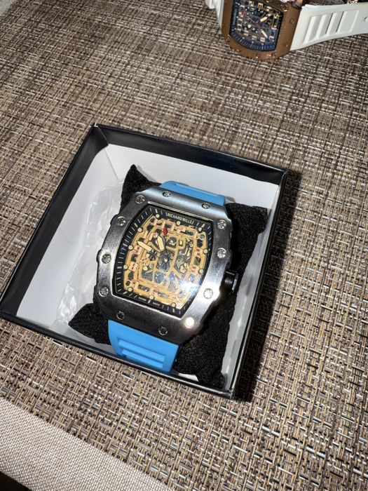 Различни часовници на известни марки