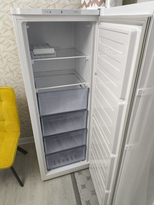 Продам морозильник