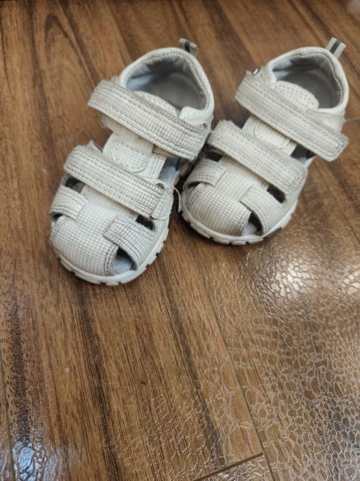 Продам сандалии для девочки