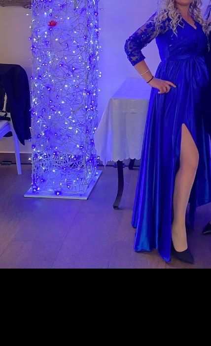 De vânzare doua rochițe superbe