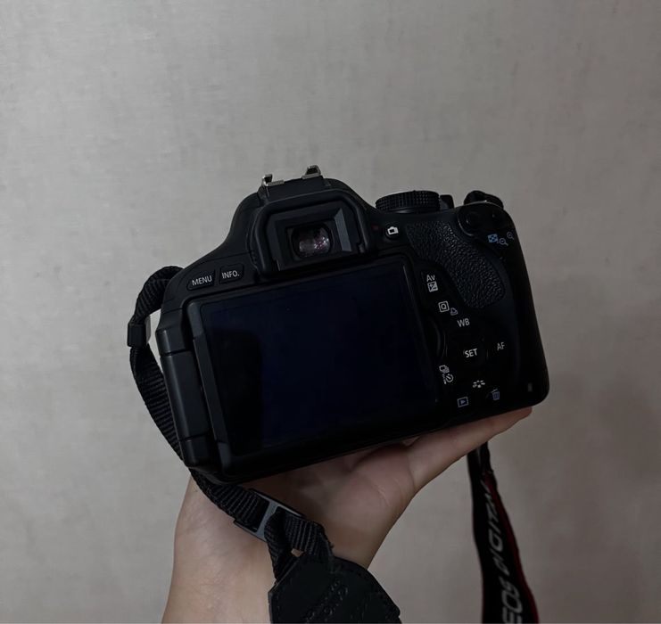 Камера Canon EOS 600D