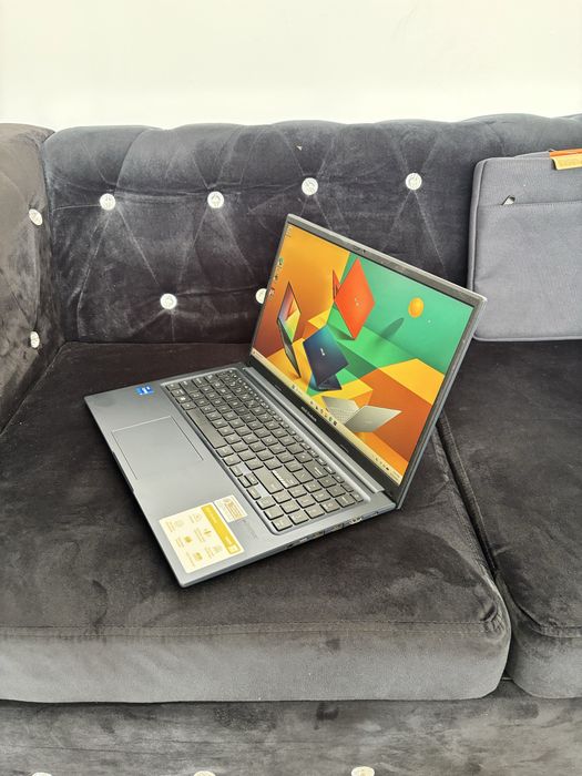 Asus Vivobook 15• i7-13620H• 1Tb SSD• 16gb ram• 45 de cicluri• Garantie• fabricat 6/ 2025• Stare ca nou