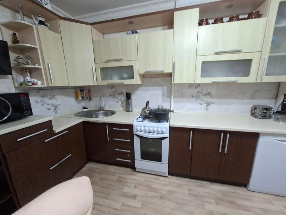 Продам кухонный гарнитур р-он Евразия