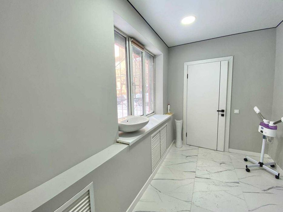 Сдаётся Салон Красоты общей площадью 53 м²