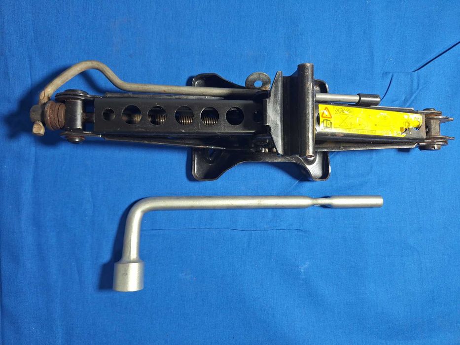CRIC AUTO OEM FORD Mondeo Focus Fiesta - SH OEM