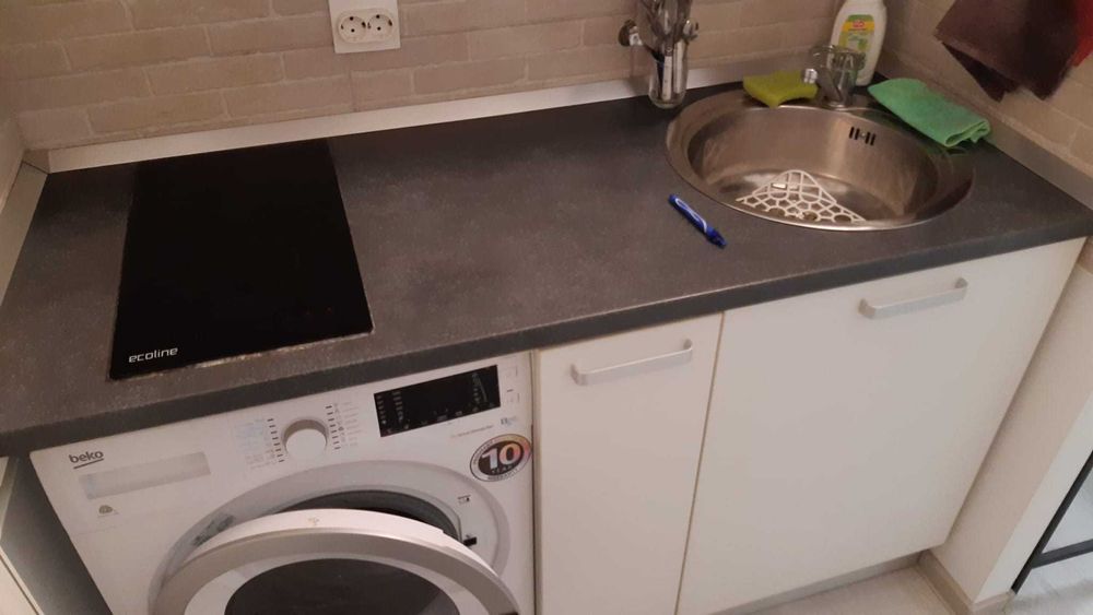 Vand garsoniera mica, pentru tanar/student in Pajura, langa metrou