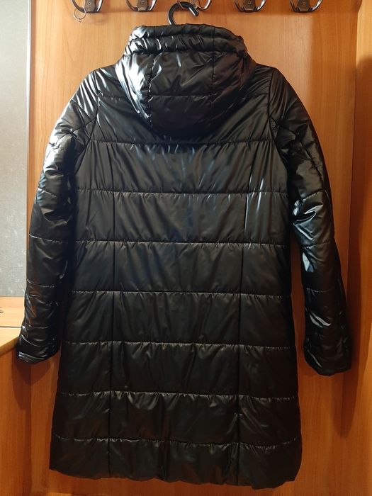 Продам демисезонную куртку для девочки