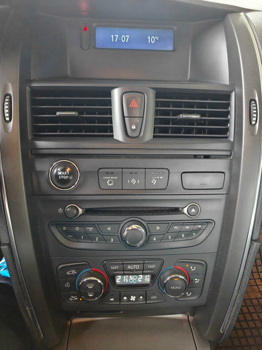 RENAULT Latitude 2011 — imagine 26