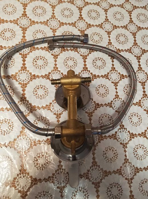 Смесителна батерия и разпределителен кран за вграждане