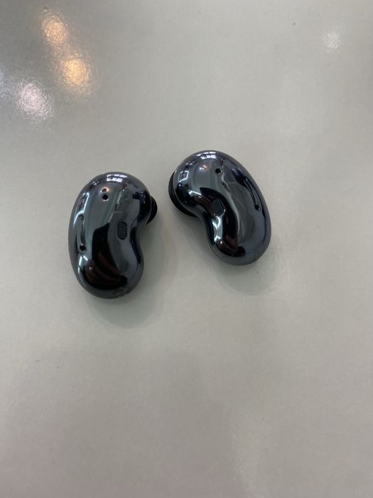 Продам наушники galaxy buds live