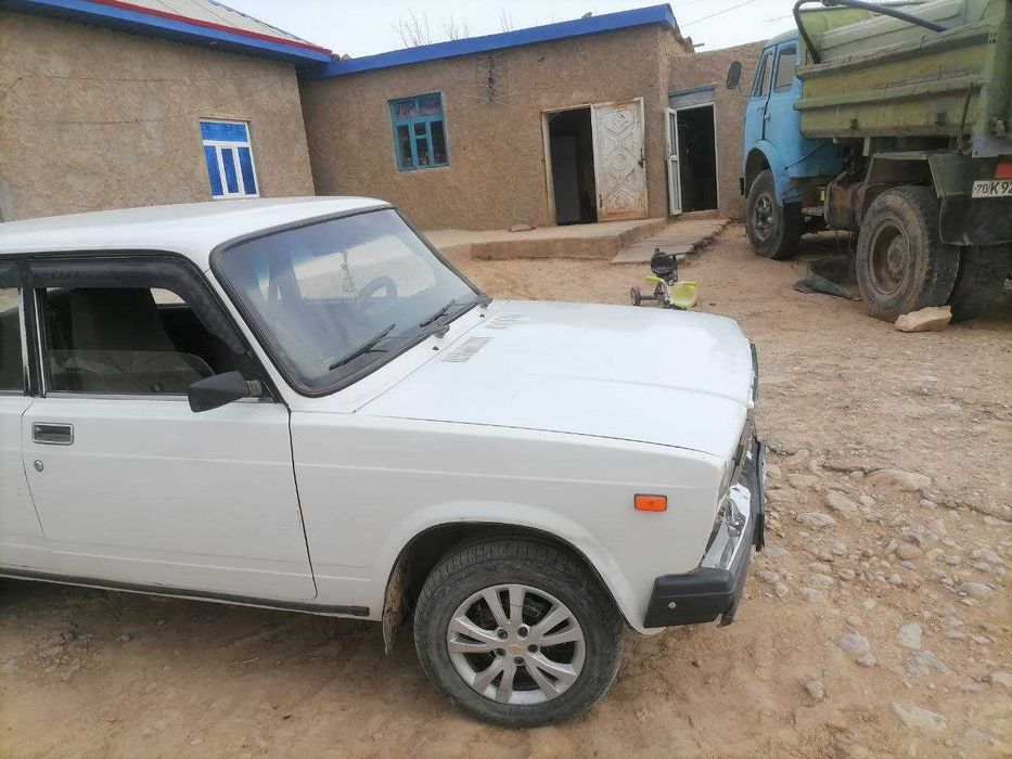 Vaz 2107 sotiladi