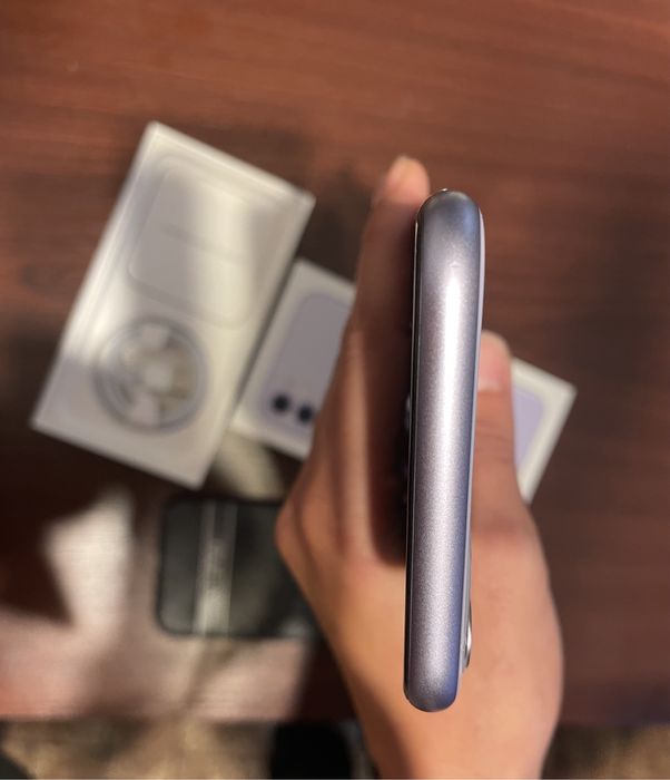 Iphone 11 64 gb 100 % purple лилав перфектен като нов