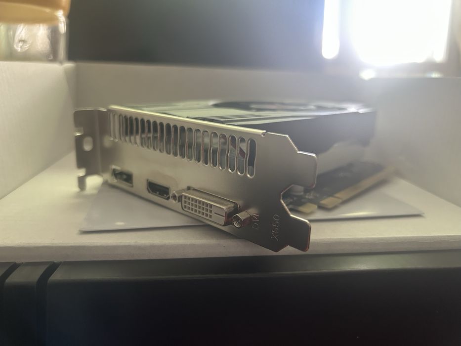 Продавам видео карта BIOSTAR RADEON RX550 4GB 128BIT DDR5