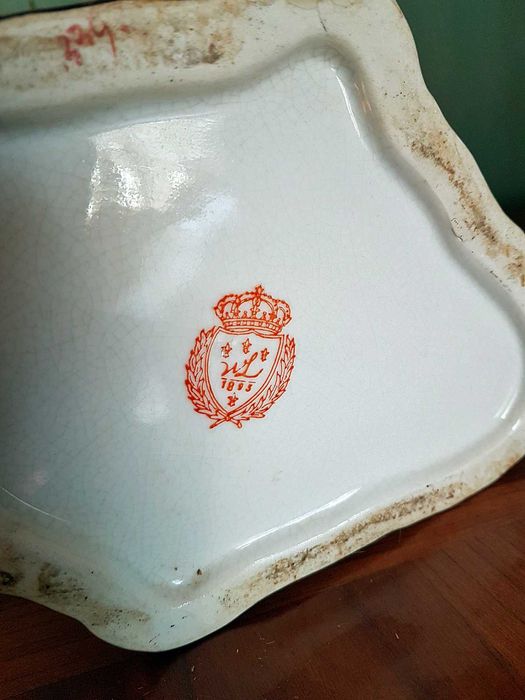 Wong Lee 1895 Порцеланова ваза с декорация от бронз
