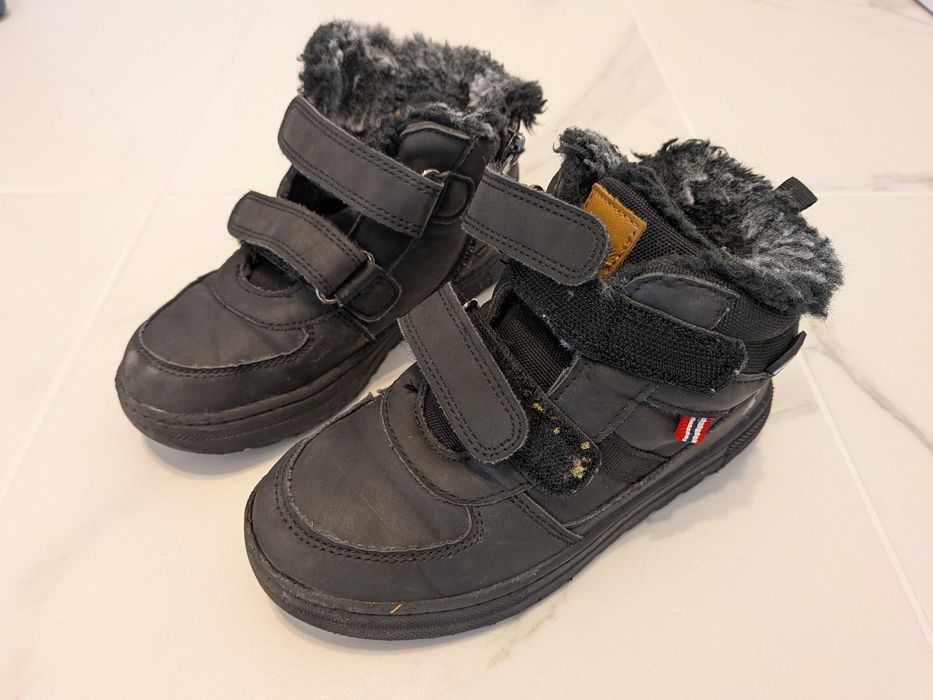 Подарявам 10 чифта запазени детски обувки размер 29 - 30 - София