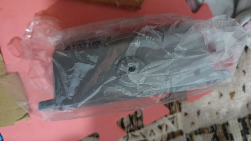 Дверной доводчик сатылады.