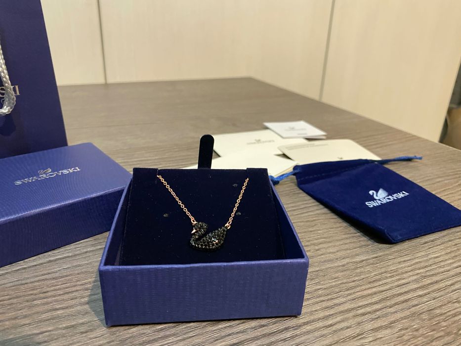 Colier Swarovski swan lebada neagra colier auriu