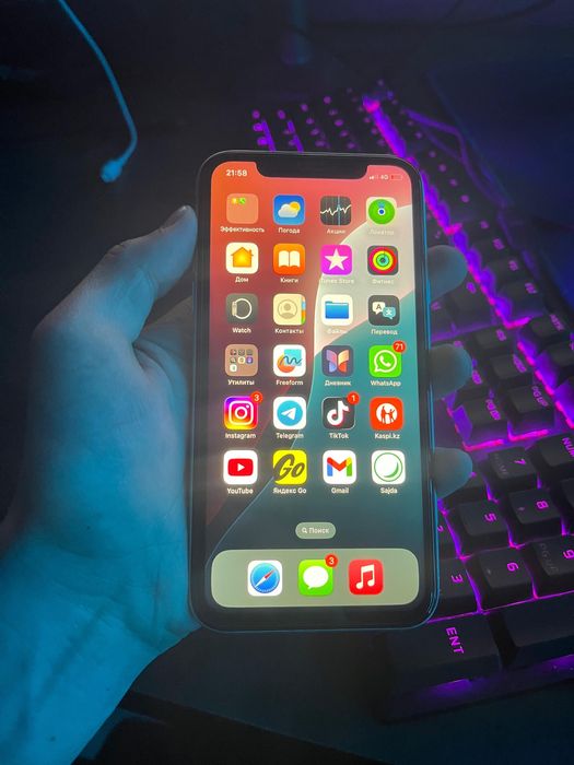 Продам айфон 11 64гб