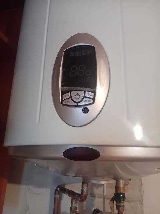Boiler electric digital Ferroli TDG 80L cu telecomandă - Ca nou