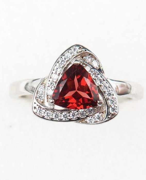 Inel argint 925, Granat aprins, din seria Prismele Magilor vechi