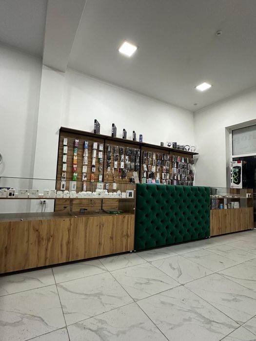 Витрина для сотовых аксессуаров