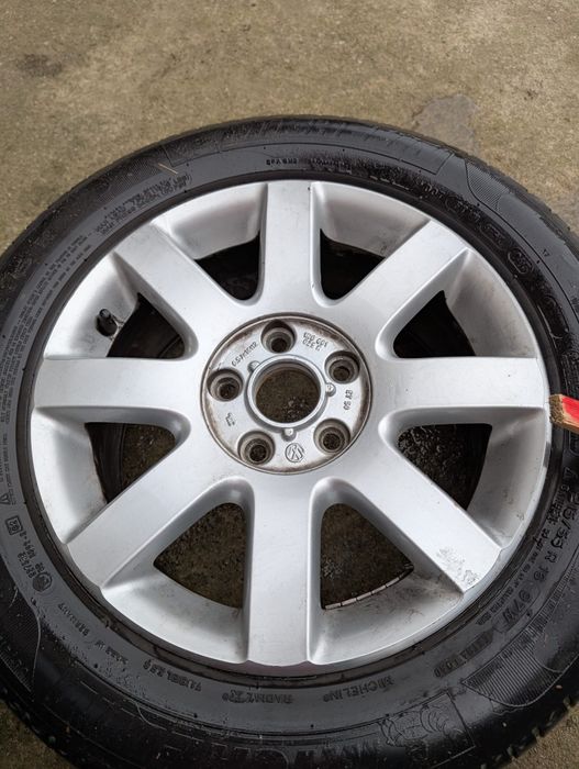 Cauciucuri Michelin de vara 215 55 R16 cu genti de aluminiu
