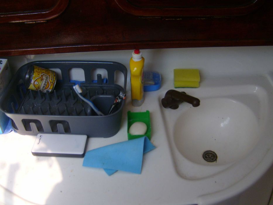 Ветроходна яхта с извънбордов двигател Хонда 20...