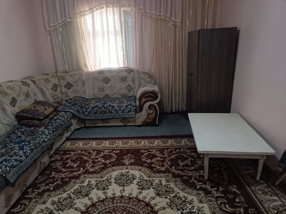 Срочно продаю квартиру в Чирчике 1 к 2 э 3 мик