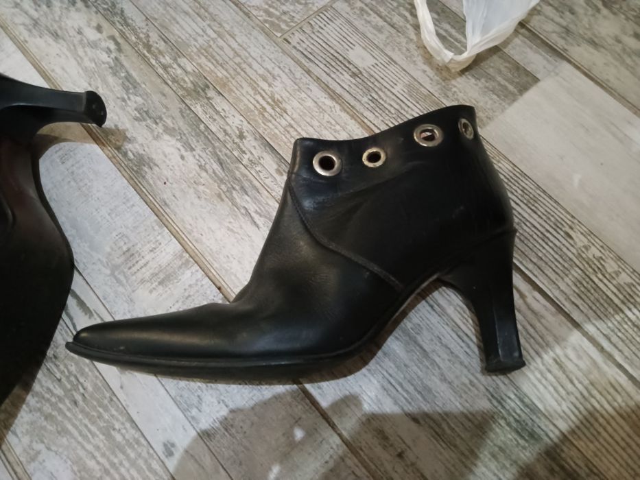 Продавам 3 чифта италиански обувки 38н