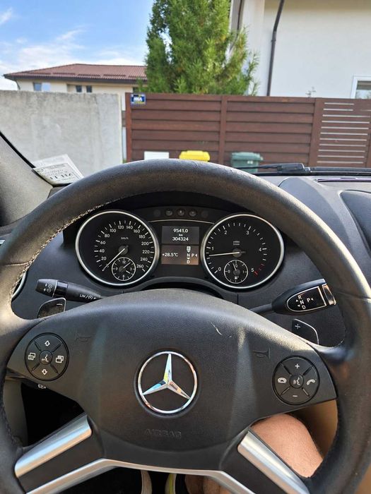 MERCEDES-BENZ 300 2011 — imagine 12