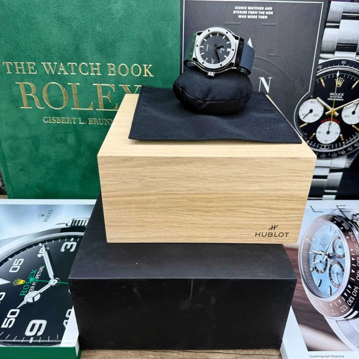 Hublot Classic Fusion Gri 42mm | 542.NX.7071.RX | TVA Deductib. 2026