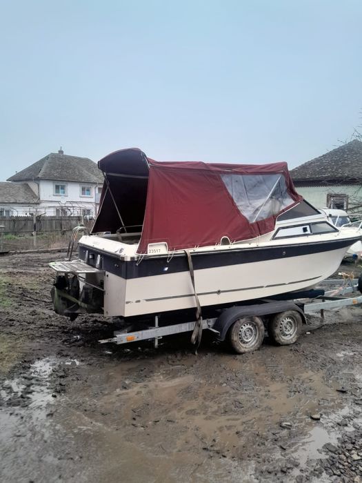 Barca cu cabina Jeanneau Skannes cu motor inboard OMC