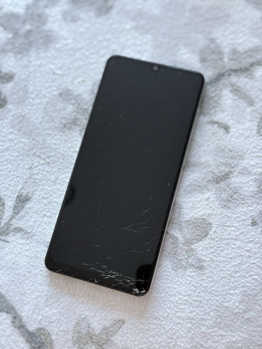 Продам телефон на запчасти Samsung.