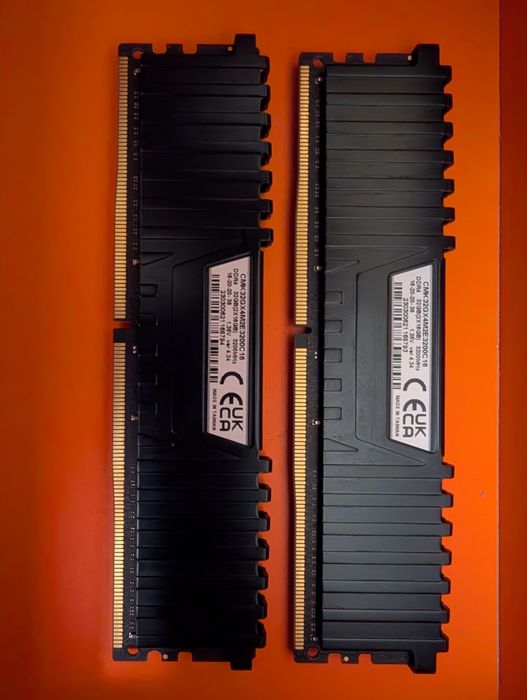 32GB (2x16GB) DDR4 RAM памет: Corsair Vengeance LPX, DDR4-3200 CL16