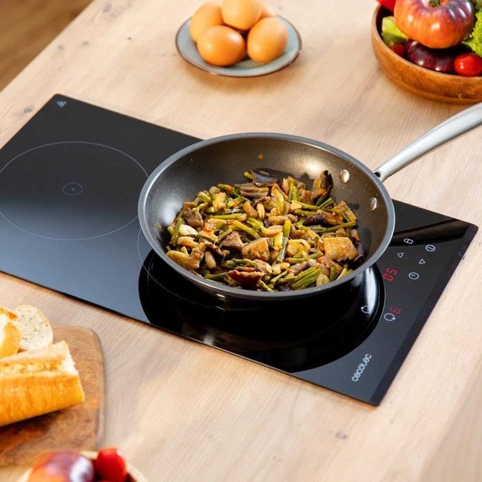 Двоен Стъклокерамичен котлон Cecotec, 3000W, 16 и 20 см диаметър.