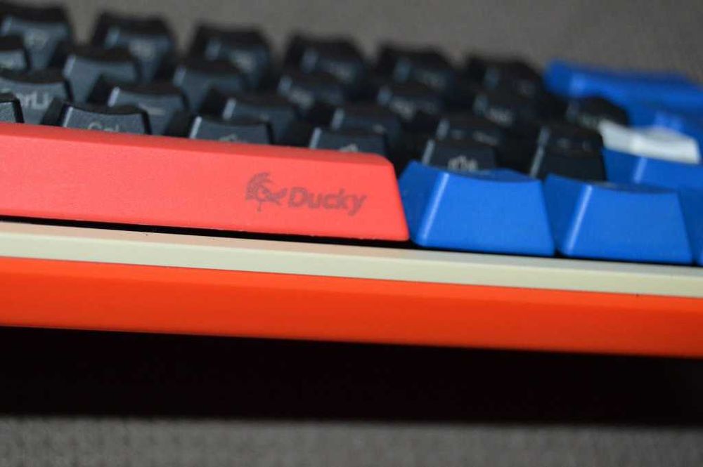 Tastatură Mecanică Gaming Ducky One 2 Mini (Format 60%, Switch-uri Cherry MX Blue, RGB, Cablu USB-C)