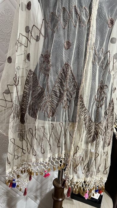 Sal handmade cu o superba broderie