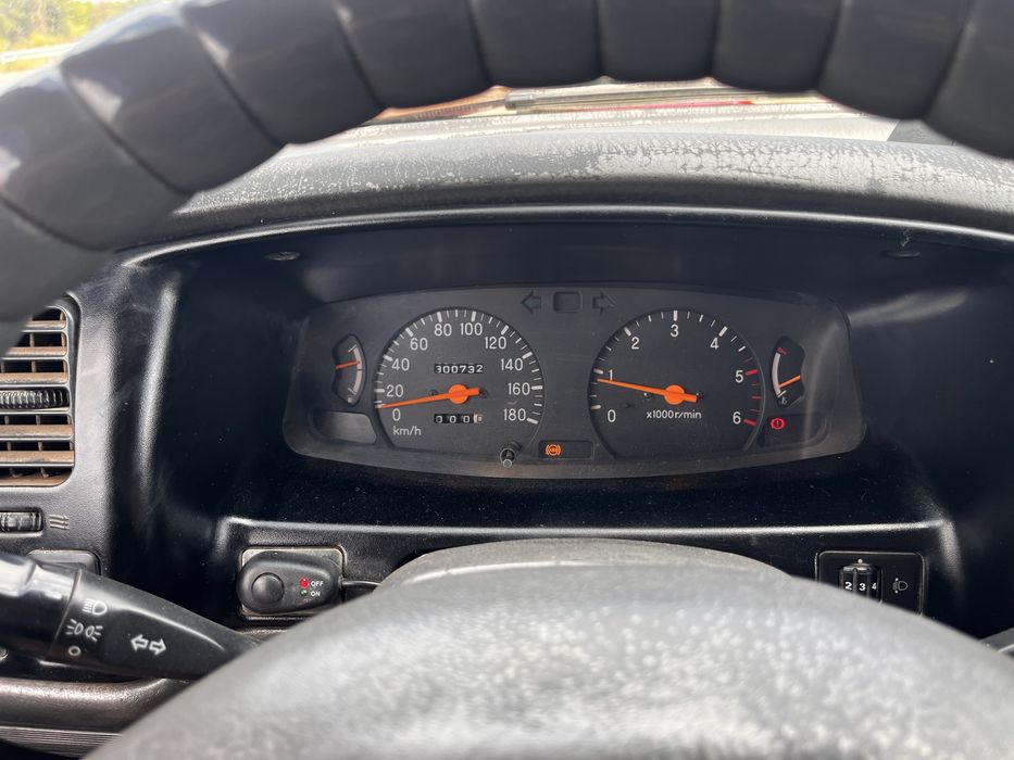 MITSUBISHI L200