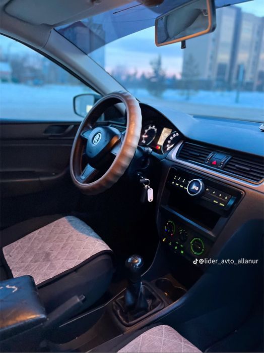 Skoda rapid 2015 года