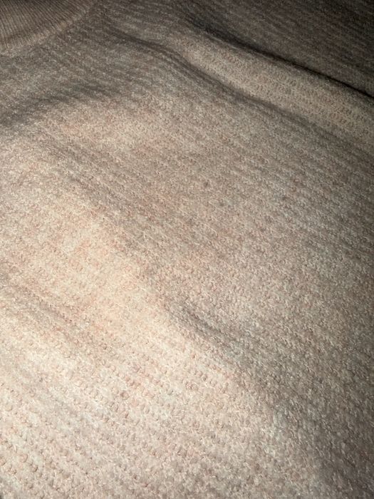 Продавам пуловер