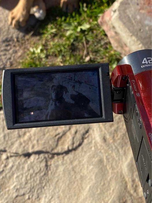 (Нов) Sony Handycam HDR-CX130E (Red)