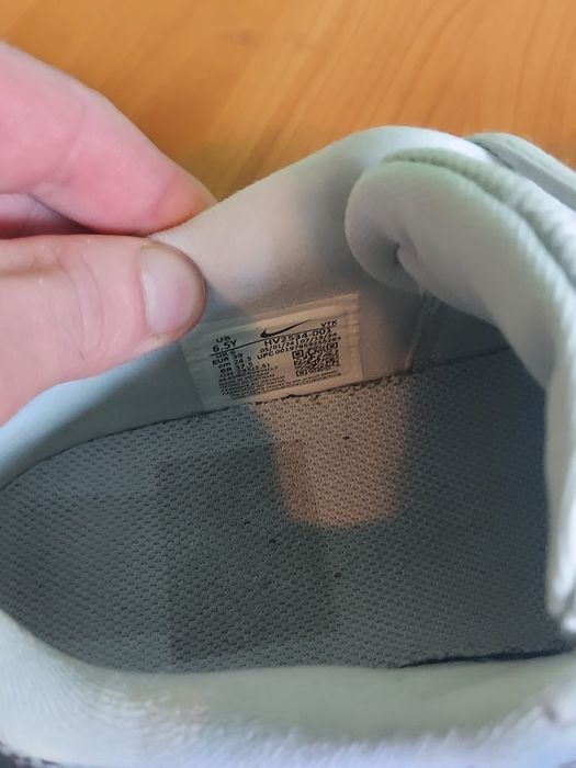 Vând adidași Nike DN