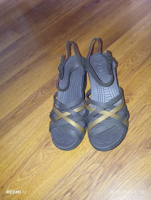 Birkenstock  ,Crocs