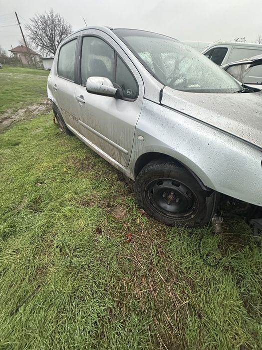 Пежо 307 2.0 хди 2002 година на части