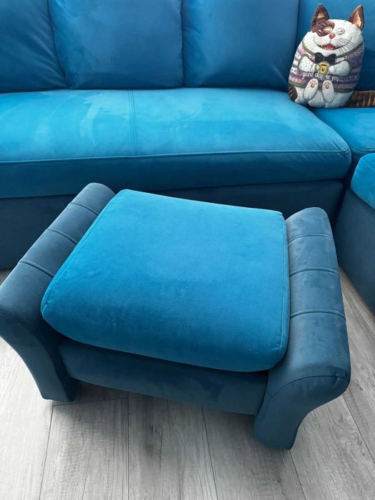 Мягкий уголок, кресло, пуф.