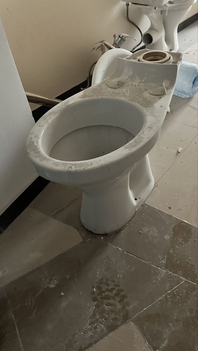 Прожам б/у унитазы и раковины