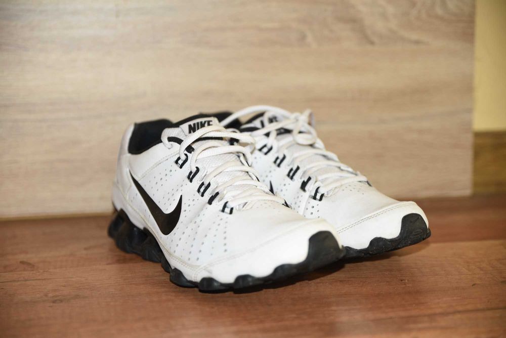 Оригинални маратонки Nike в бяло, размер 41.