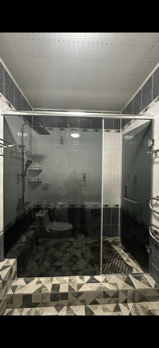 Душ, лофт, перила, зеркала